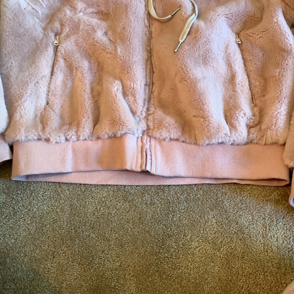Better Be Pink Faux Fur cropped jacket - Picture 4 of 6